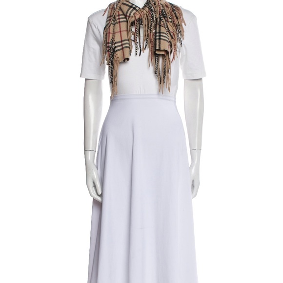 Burberry fringes cashmere scarf EUC. Size 42in long 7in wide pristine condition - Picture 2 of 10